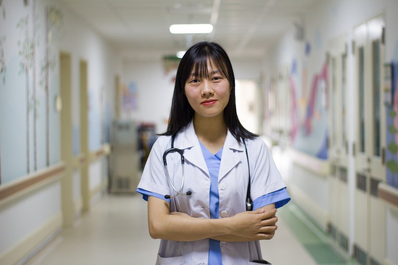 Aller chez le médecin en cas de maladie pour le soin de sa santé. 